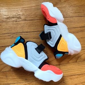NEW Nike Aqua Rift Multicolor